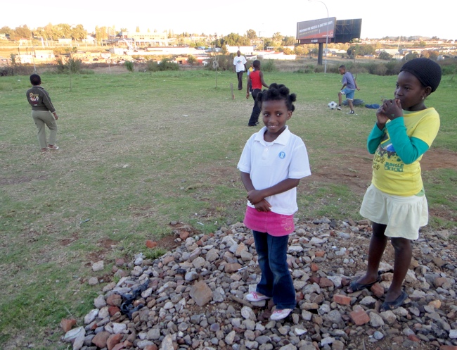 Chavannes.nl_may10_soweto_girls.jpg